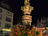 Der Butzbacher Marktbrunnen bei Nacht