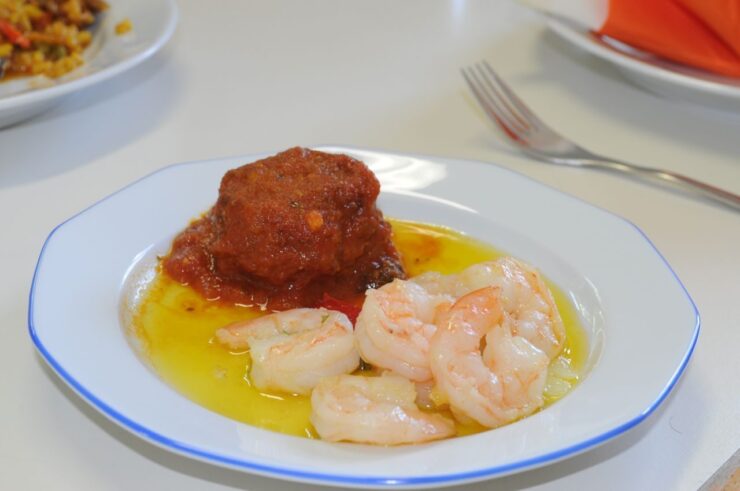 Scampi in Öl und Tintenfischbällchen