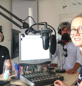 Annika im Studio beim Interview mit "Afterhour Eierbagge"